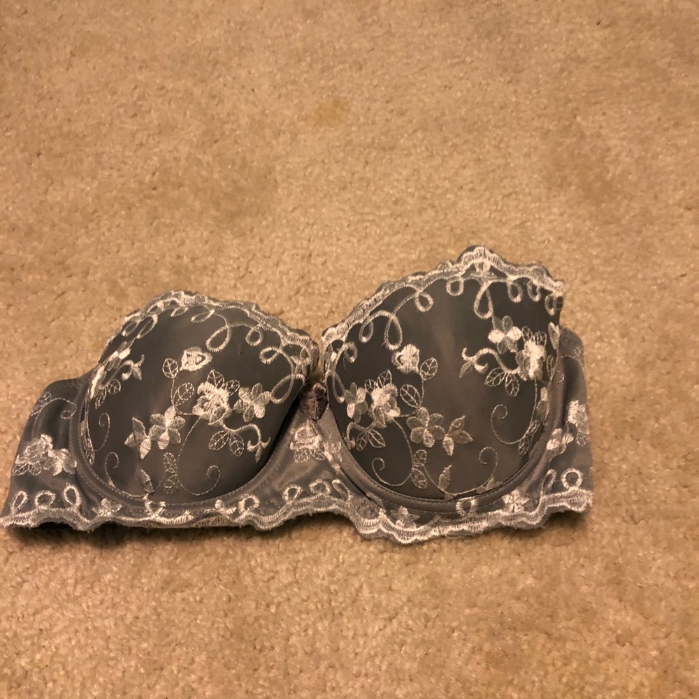 gray strapless bra with pattern